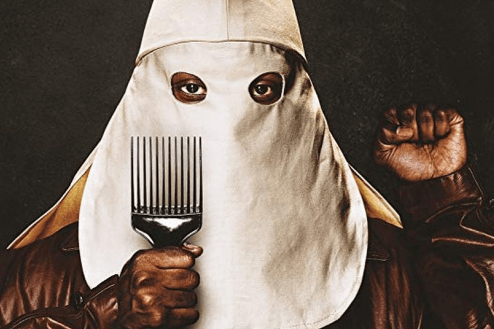 /En “BlacKkKlansman” de Spike Lee, John David Washington, interpreta a un oficial de policía que se infiltra en el Ku Klux Klan, con la ayuda de un oficial judío