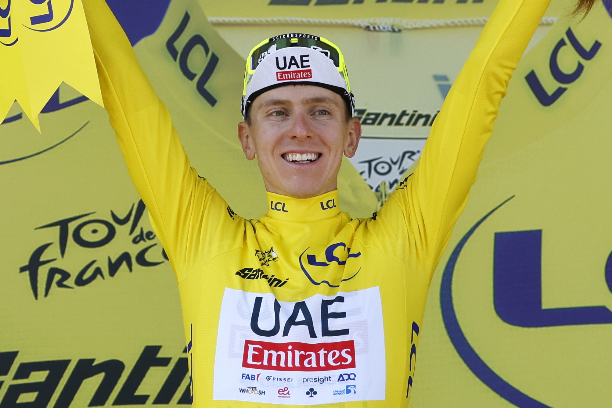 Superdevoluy (France), 17/07/2024.- Slovenian rider Tadej Pogacar of UAE Team Emirates celebrates in the overall leader's yellow jersey on the podium after the 17th stage of the 2024 Tour de France cycling race over 177km from Saint-Paul-Trois-Chateaux to Superdevoluy, France, 17 July 2024. (Ciclismo, Francia, Eslovenia) EFE/EPA/SEBASTIEN NOGIER