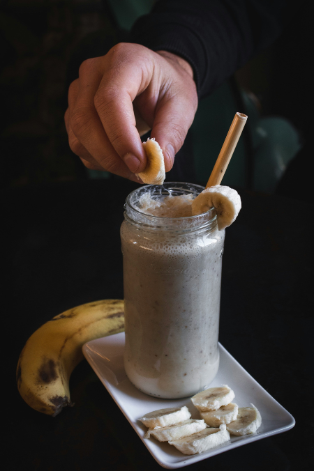 Cómo hacer un batido de banano y avena para aumentar masa muscular