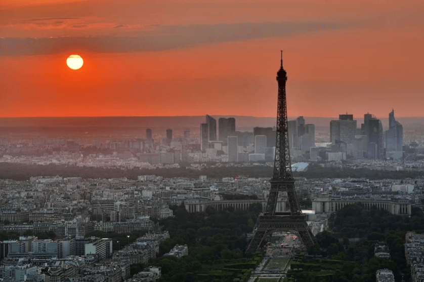 Francia prohíbe reuniones de más de mil personas para evitar contagios de coronavirus