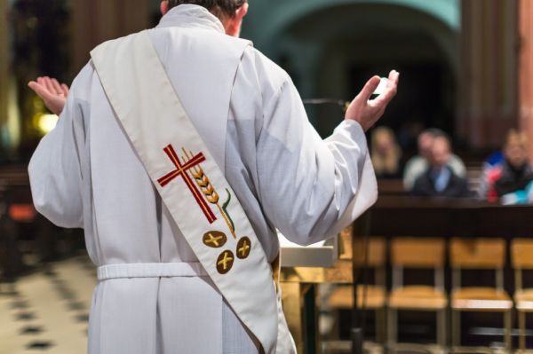 Condenado sacerdote en Bélgica por no romper secreto de confesión