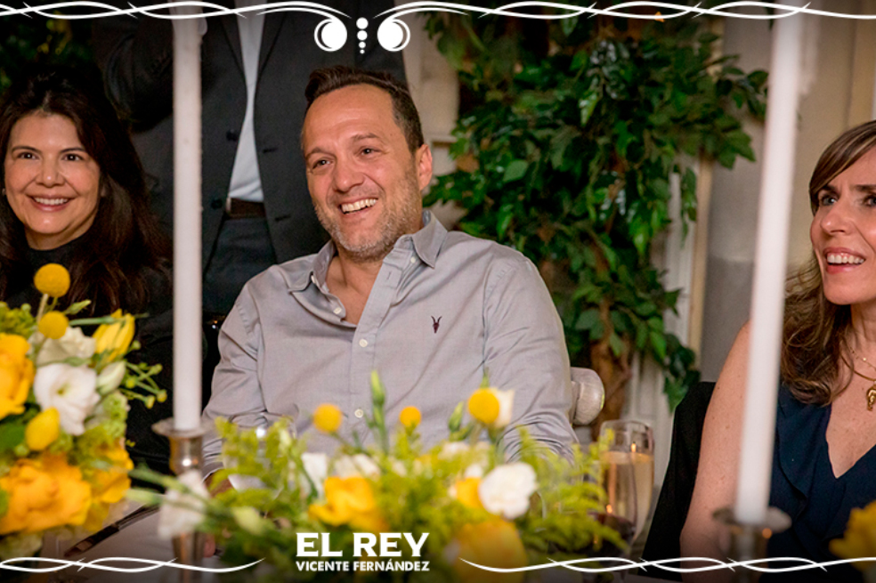 El evento, que mantuvo un tono íntimo y cálido, contó con 35 ejecutivos de la industria, que tuvieron la oportunidad de compartir con Jaime Camil las anécdotas de su experiencia interpretando a la leyenda de la música ranchera en la nueva súper serie de Caracol.
