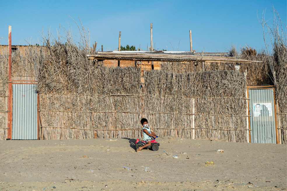 El cambio climático deja miles de migrantes en Perú, ahora duermen en el desierto