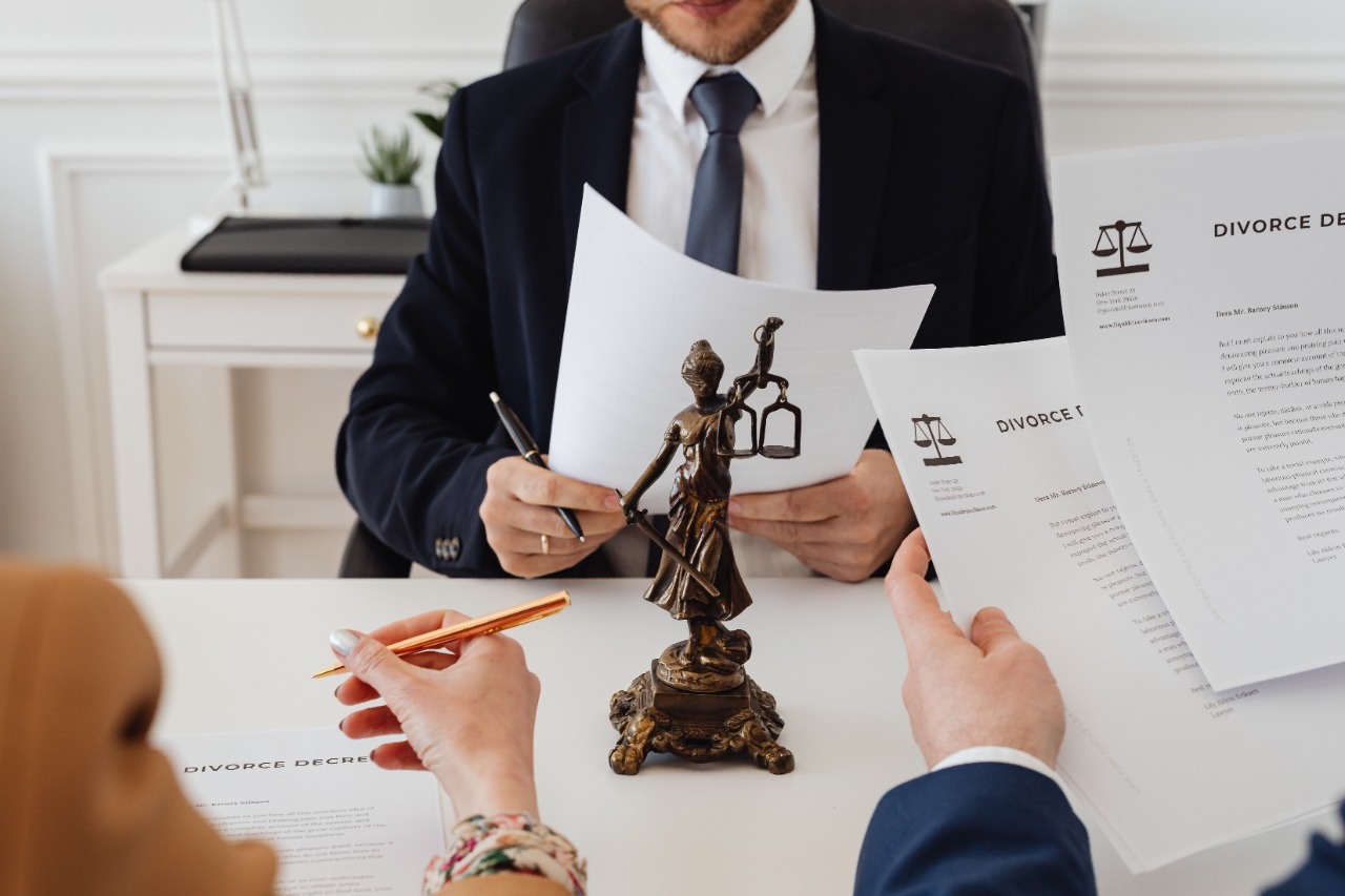 ¿Cómo reclamar perjuicios en el proceso de divorcio?