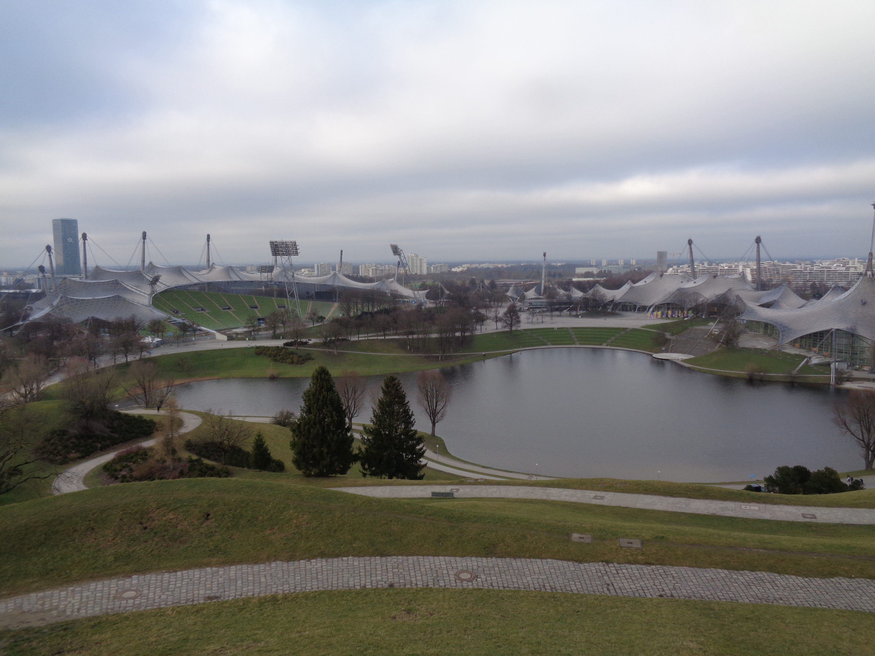 Olympiapark donde sucedieron los trágicos sucesos de las olimpiadas del 72, llevados magistralmente al cine por Steven Spielberg en su película Múnich.