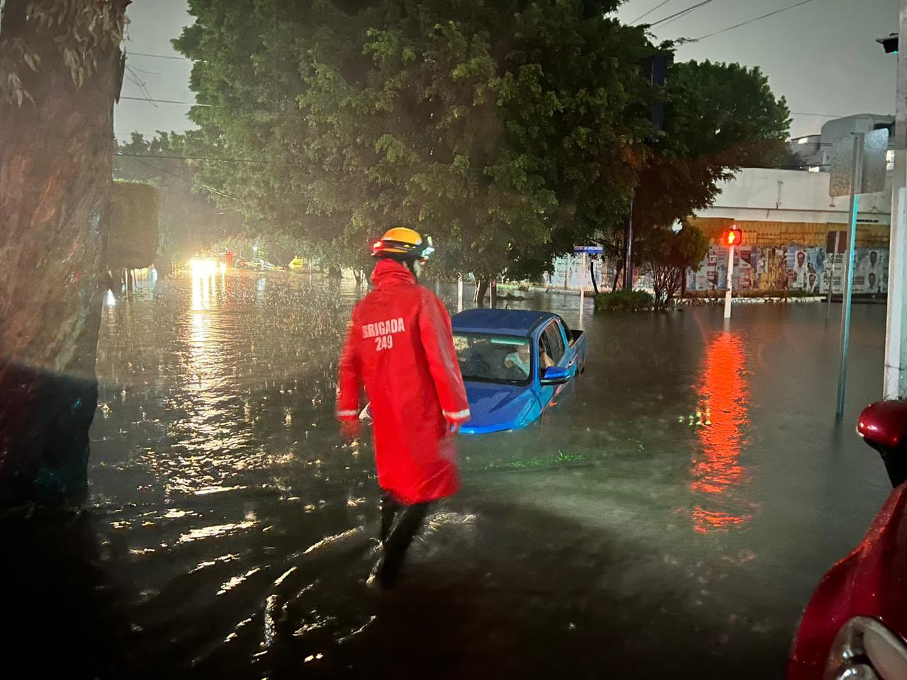 Inundaciones tras fuertes lluvias en zonas de Guadalajara y Zapopan en México