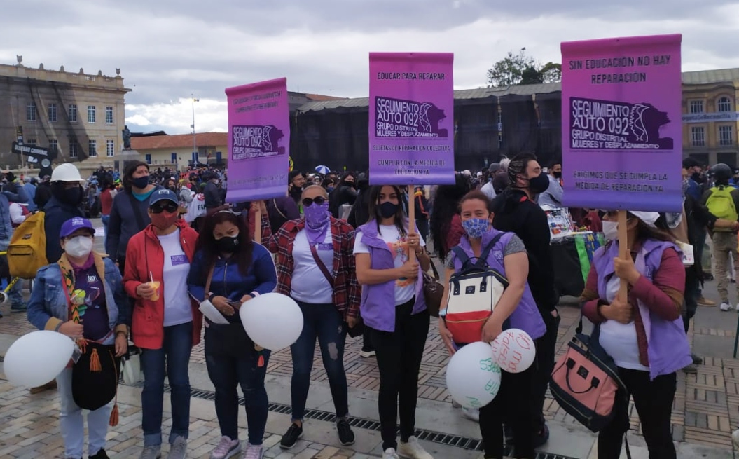 Las mujeres desplazadas por la violencia que buscan profesionalizarse