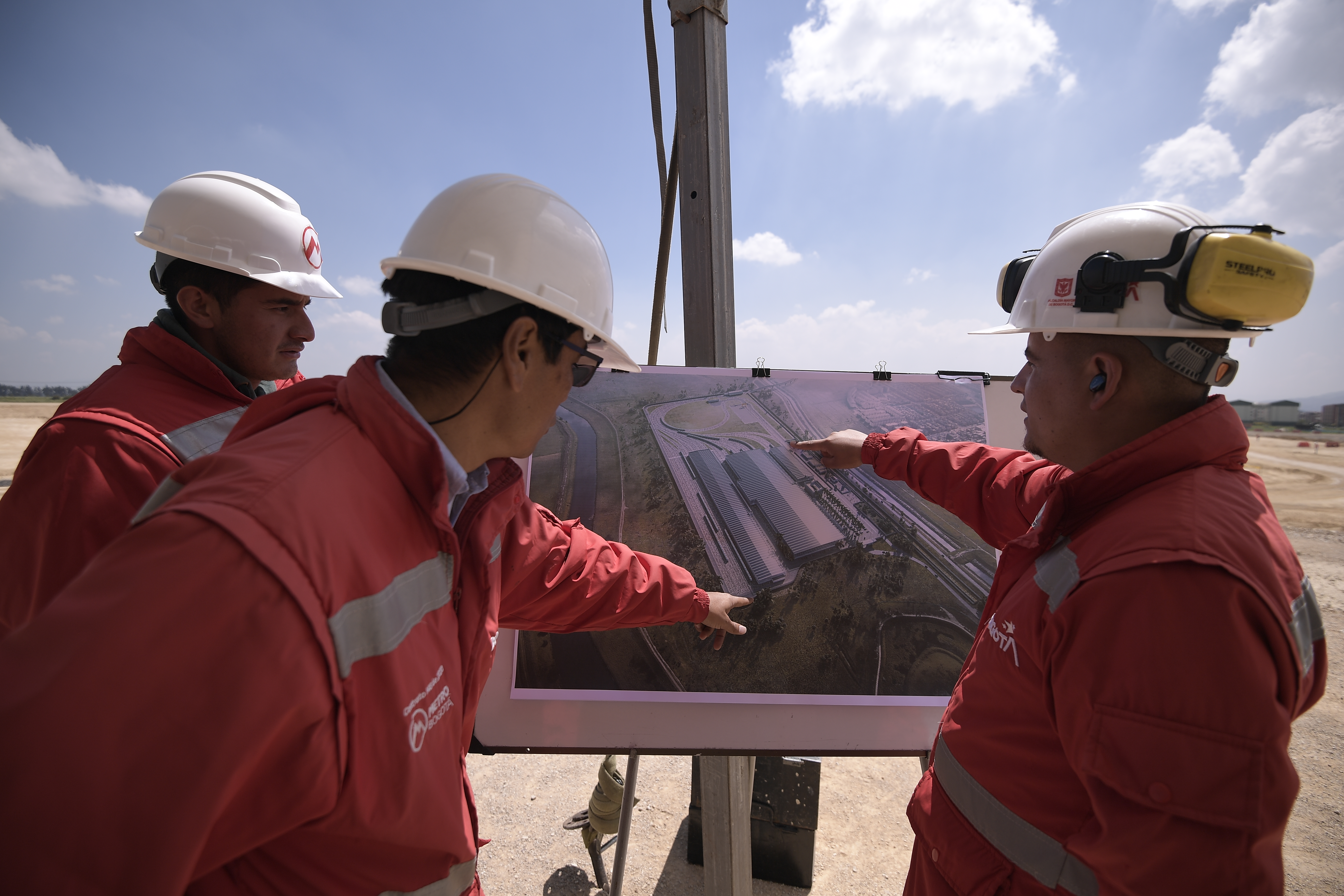 ¿A qué se deben los retrasos en los diseños de la Línea 1 del Metro de Bogotá?