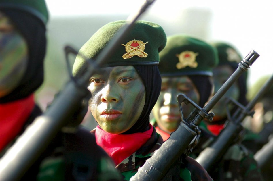 El ejército que exige a las mujeres ser vírgenes