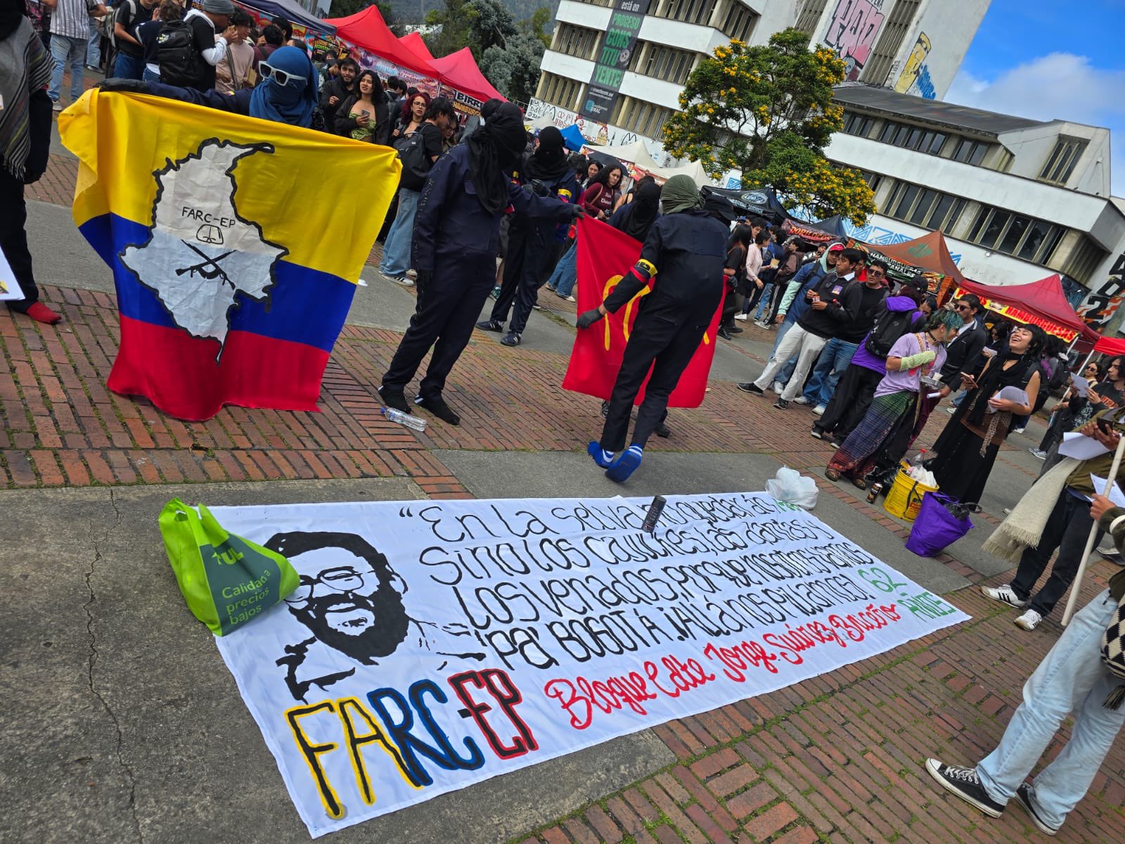 Rechazo en la Universidad Nacional por encapuchados con consignas de disidencias