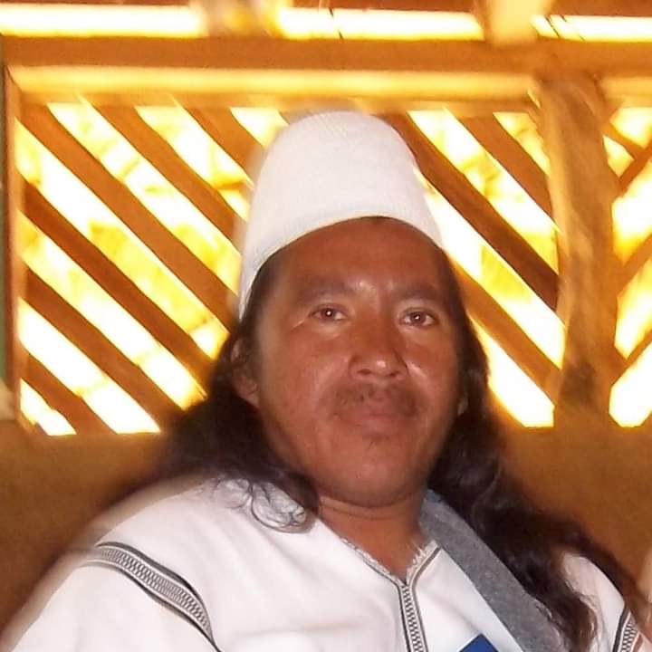 Aparece Zarwawiko torres con el traje tradicional del pueblo arhuaco.