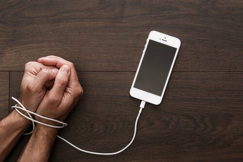 Nomofobia: ¿qué es y cómo afecta a la salud de los colombianos? Todos la hemos vivido