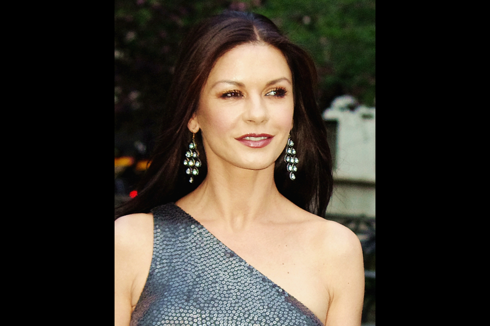 El terrible mal que enfrenta Catherine Zeta Jones, Morticia de Merlina de Netflix