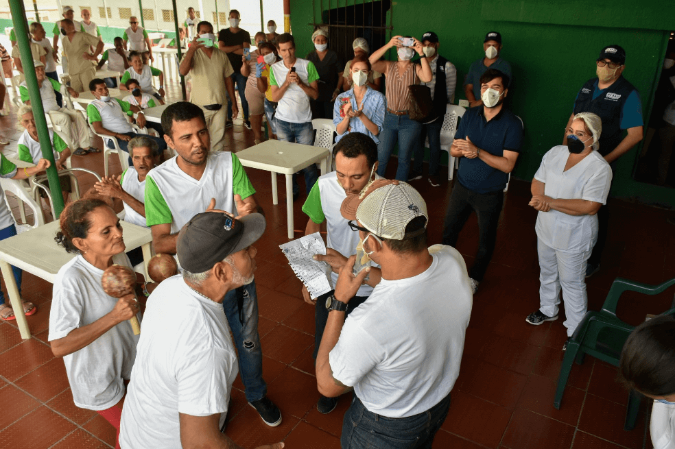 Más de 1.000 personas sin hogar están confinadas en albergue en Barranquilla