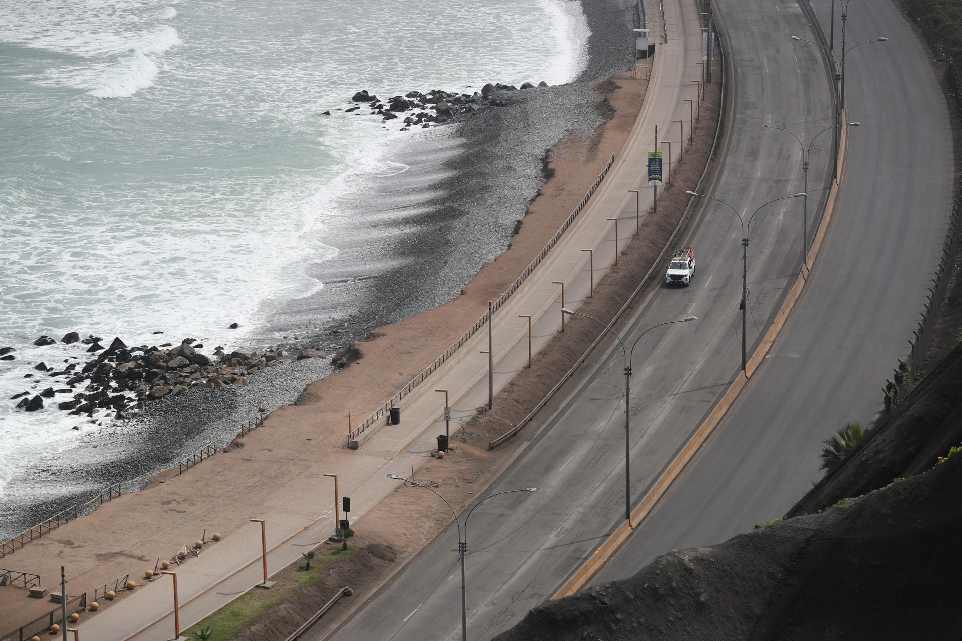 ¿Por qué un terremoto tan potente produjo un tsunami tan débil?