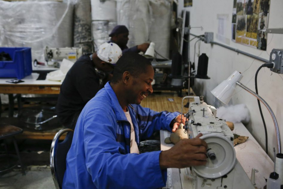 Leve aumento de los pedidos semanales de subsidios de desempleo en EE.UU.