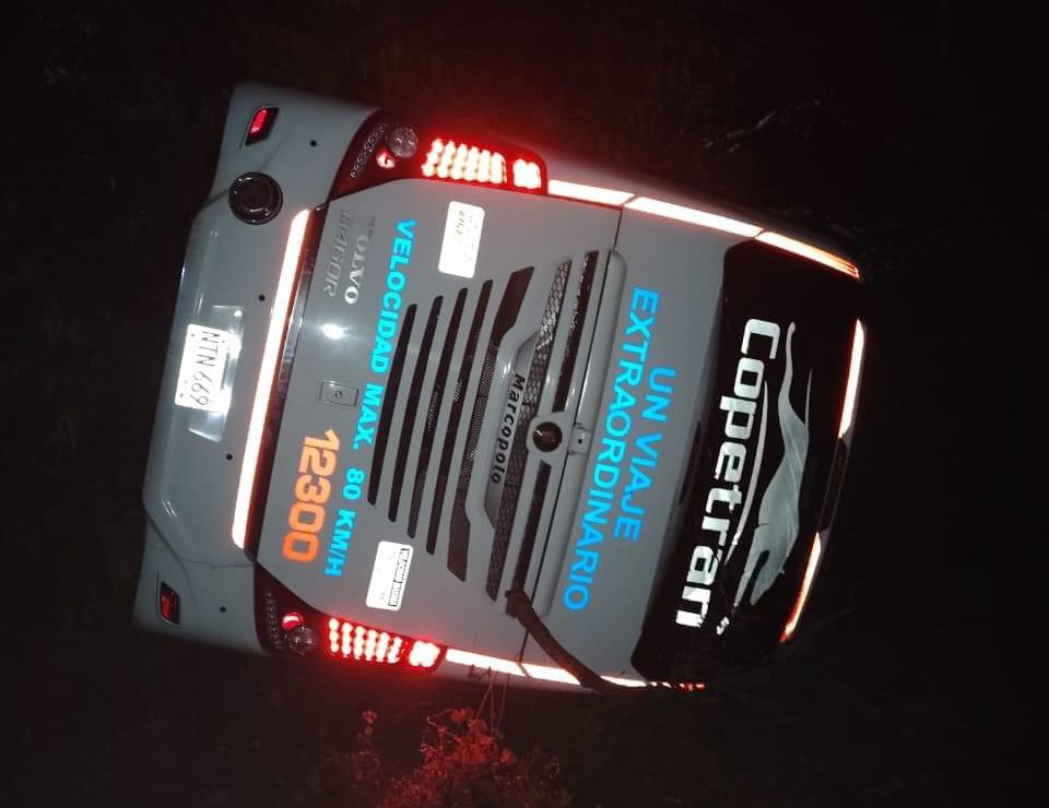 El bus iba en ruta Maicao-Bogotá en el que perdió la vida el conductor y dos pasajeras.