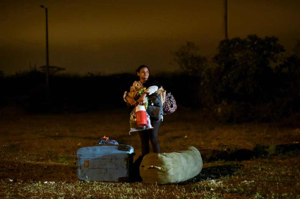 Migrantes venezolanos dicen que Ecuador los «engañó» y dilató sus viajes a Perú