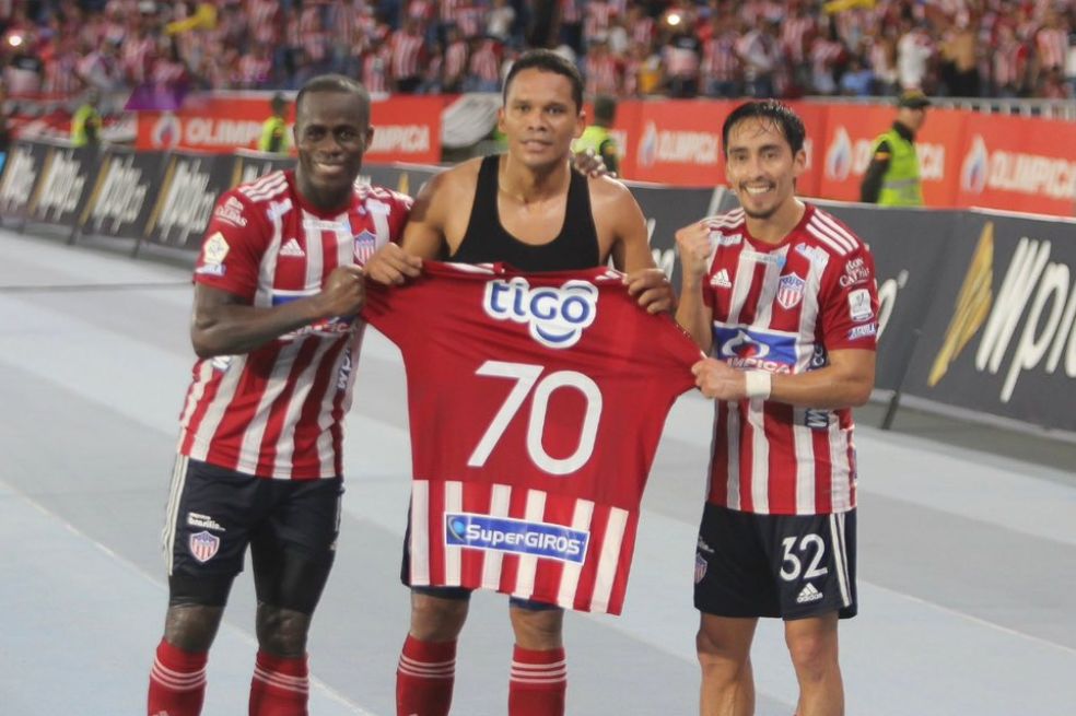 Carlos Bacca le dio la victoria a Júnior contra Cali en el tiempo de reposición