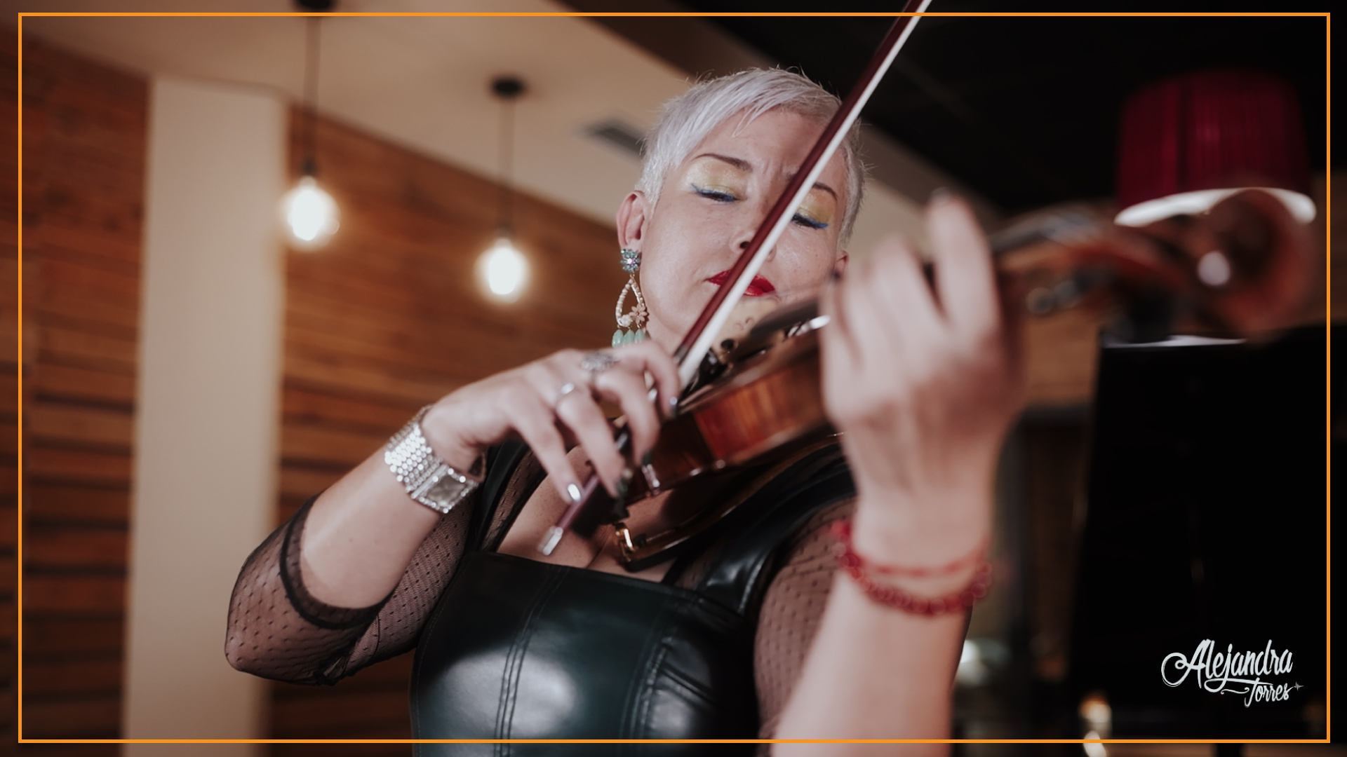La violinista colombiana Alejandra Torres ganó el premio a Mejor Artista Clásica