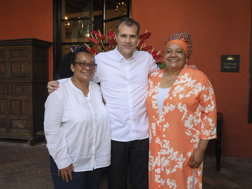 Mamá Luz , Dominique Oudin y Elsi Valencia