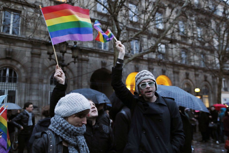 Senado francés adopta ley de matrimonio igualitario