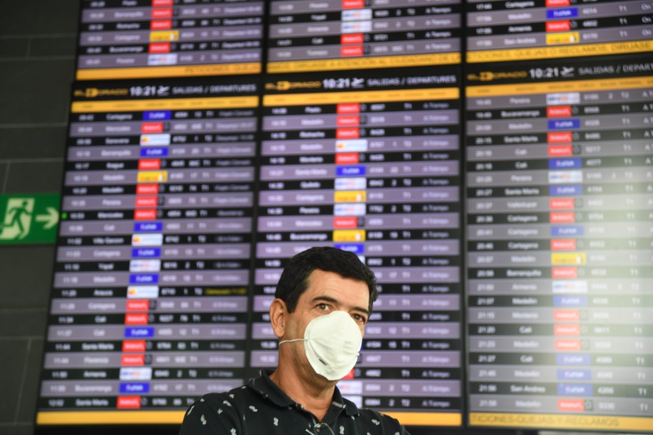 Cuando en casa te cierran la puerta: viajeros colombianos en el limbo por el coronavirus