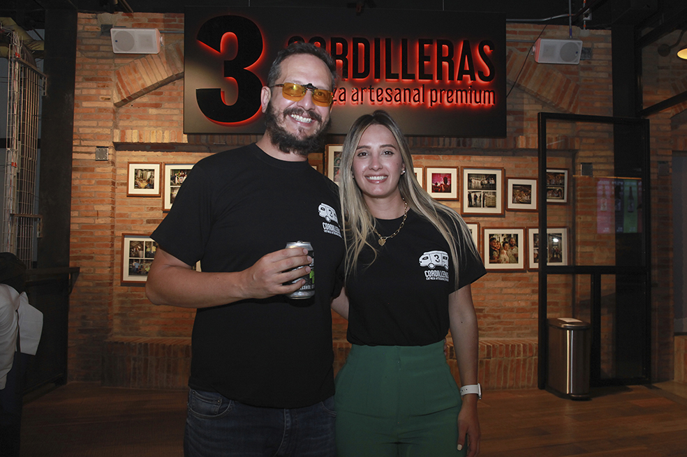 Alejandro Manotas y laura Trochez tres cordilleras cerveza