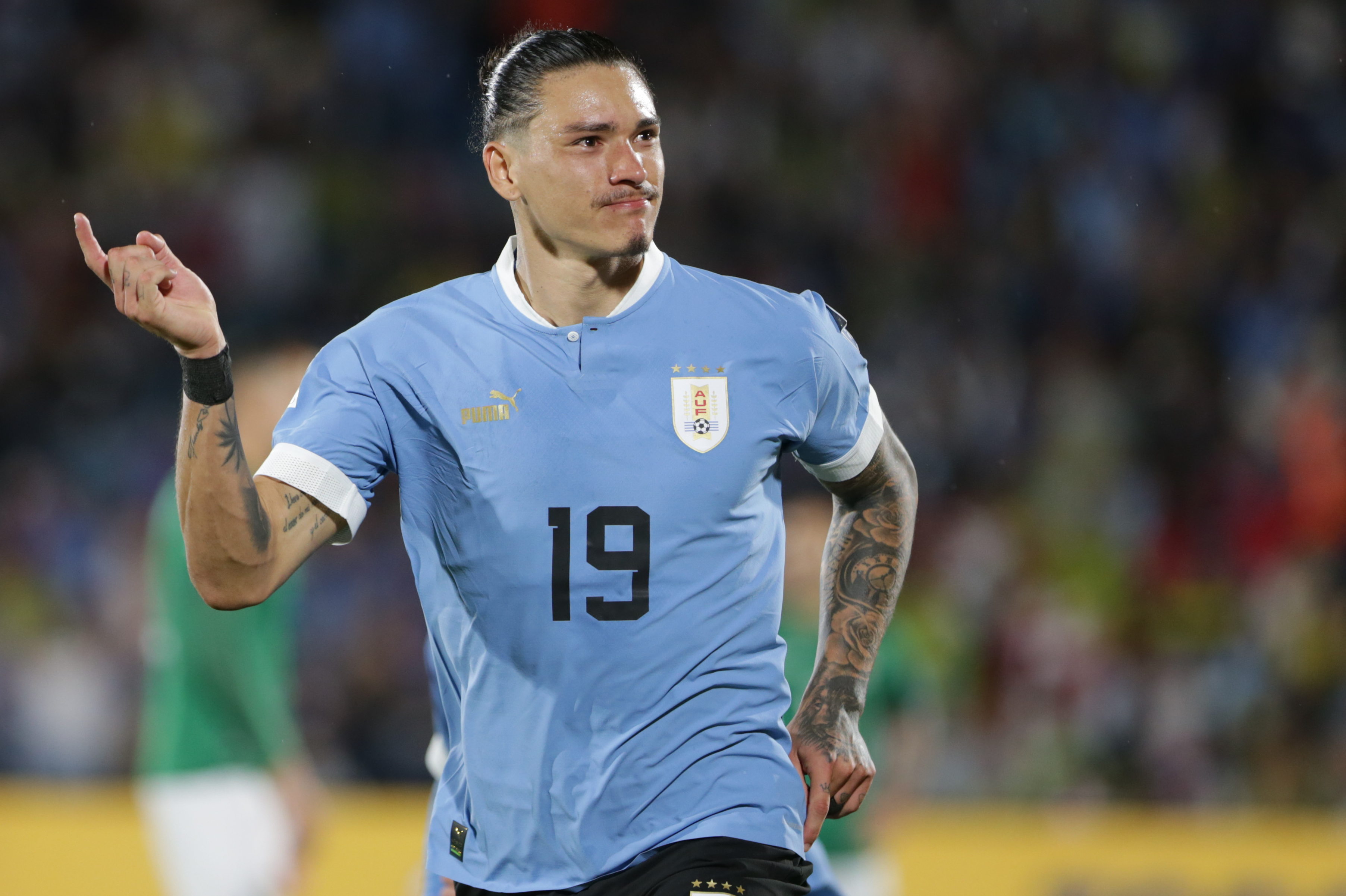 AMDEP3542. MONTEVIDEO (URUGUAY), 21/11/2023.- Darwin Núñez de Uruguay celebra su segundo gol hoy, en un partido de las Eliminatorias Sudamericanas para la Copa Mundo de Fútbol de 2026 entre Uruguay y Bolivia en el estadio Centenario en Montevideo (Uruguay). EFE/ Gastón Britos