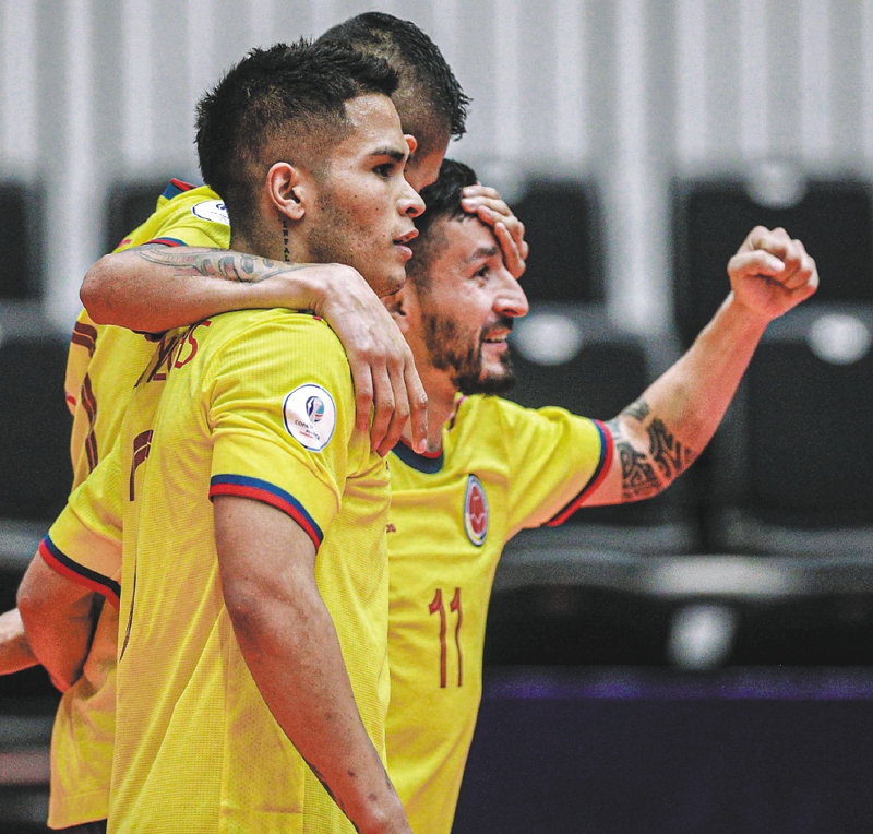Camilo Gómez (der.) ha jugado en Venezuela, Bolivia, Brasil, Polonia, Francia, Vietnam y Malta. / Conmebol