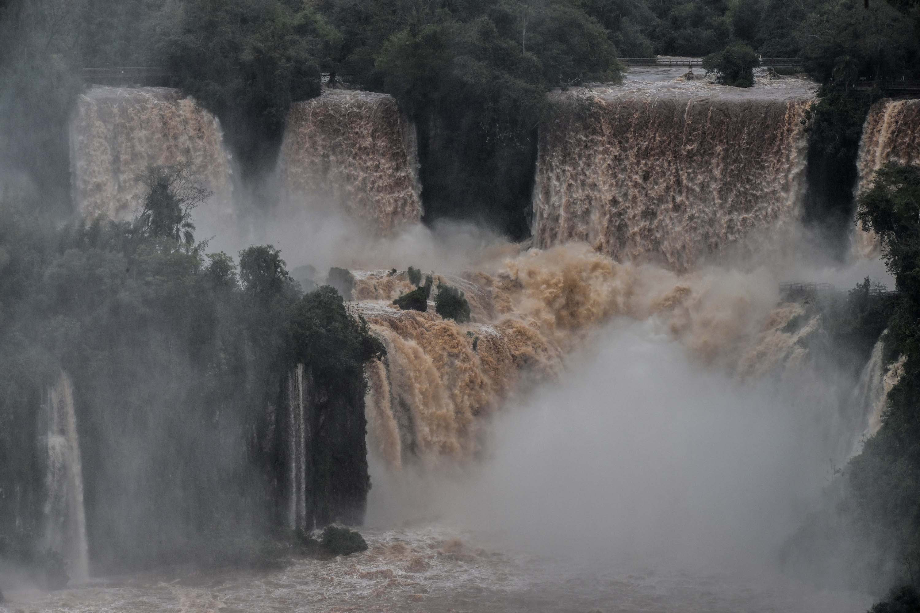 Cataratas de Iguazú: cierre por caudal 10 veces mayor a lo habitual