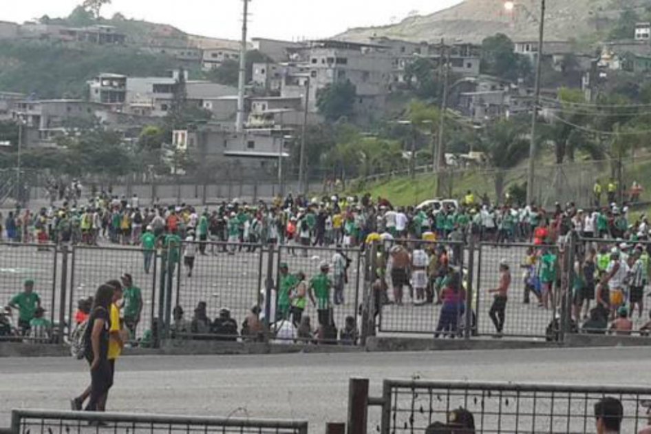 Expulsan de Ecuador hinchas de Atlético Nacional por robos y desmanes