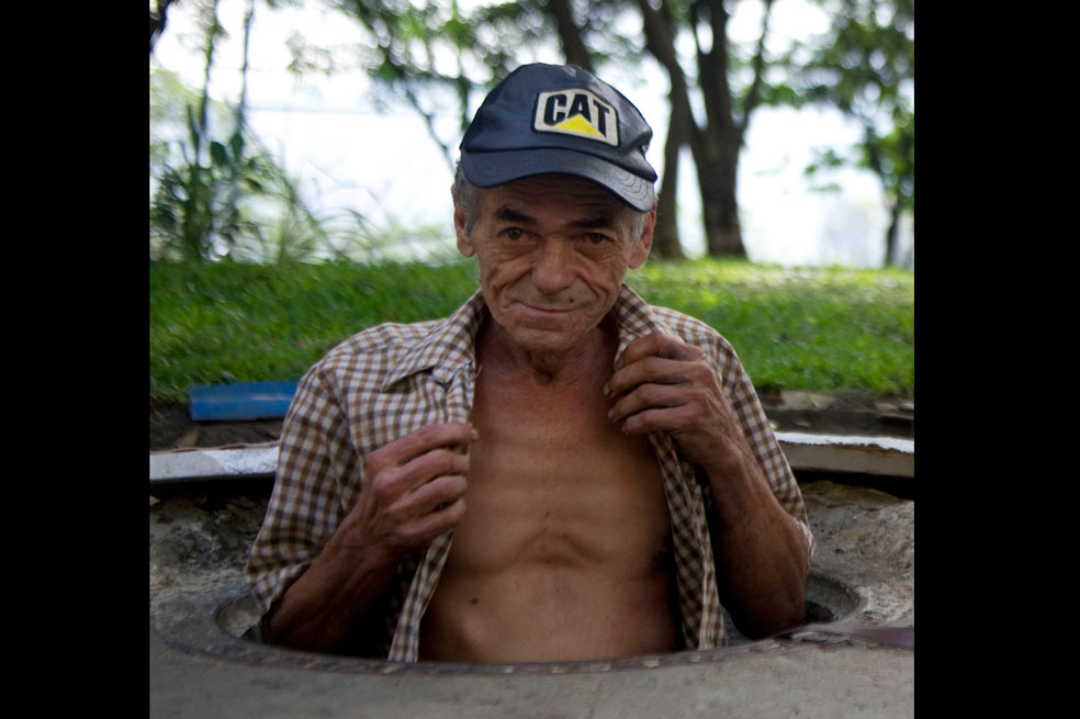 La familia que vive en una alcantarilla