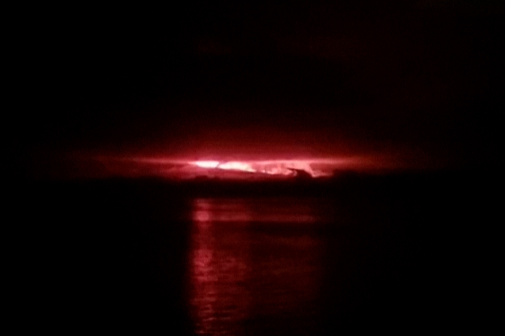El volcán Wolf, santuario de las iguanas rosadas de Galápagos, entró en erupción