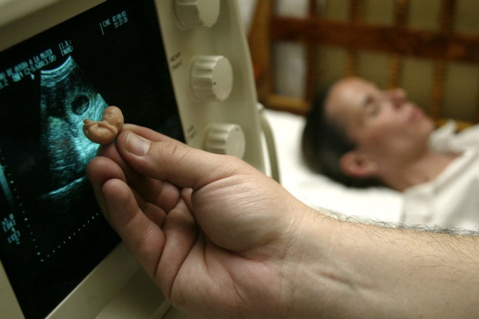 Crece 30 % número de mujeres que desisten de abortar legalmente en Uruguay