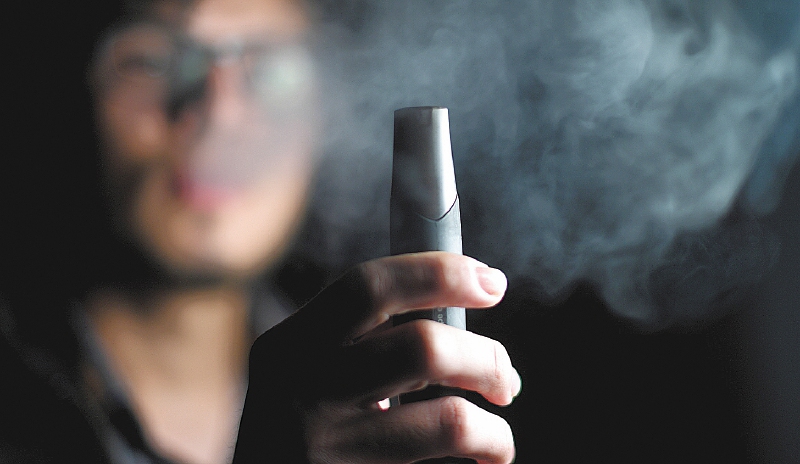 43 % de los jóvenes en Bogotá han utilizado un vapeador, según estudio de la UMB