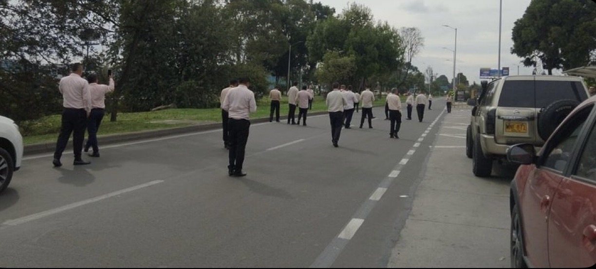 Taxistas siguen inconformes, pero se supera el caos en vía al aeropuerto El Dorado