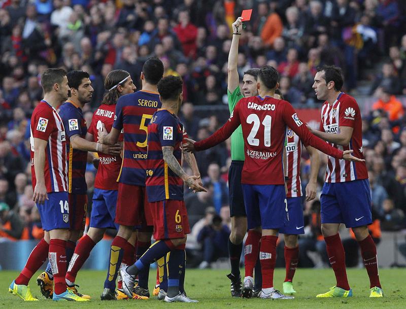 Filipe Luis recibió tres partidos de suspensión por su falta a Messi