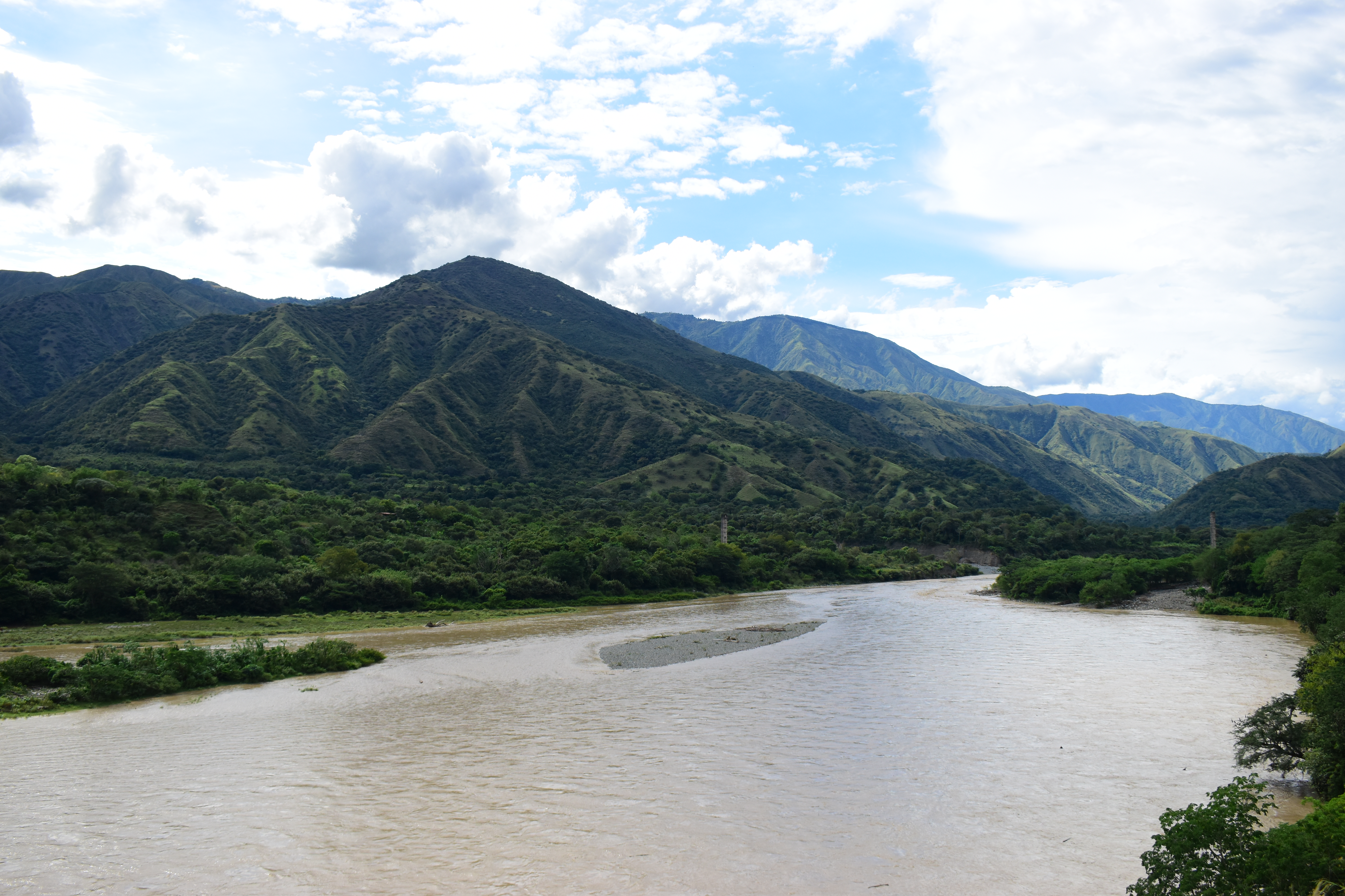 El río Cauca sigue siendo una fosa común, un río convertido en embalse en el que aún permanecen cuerpos en su lecho.