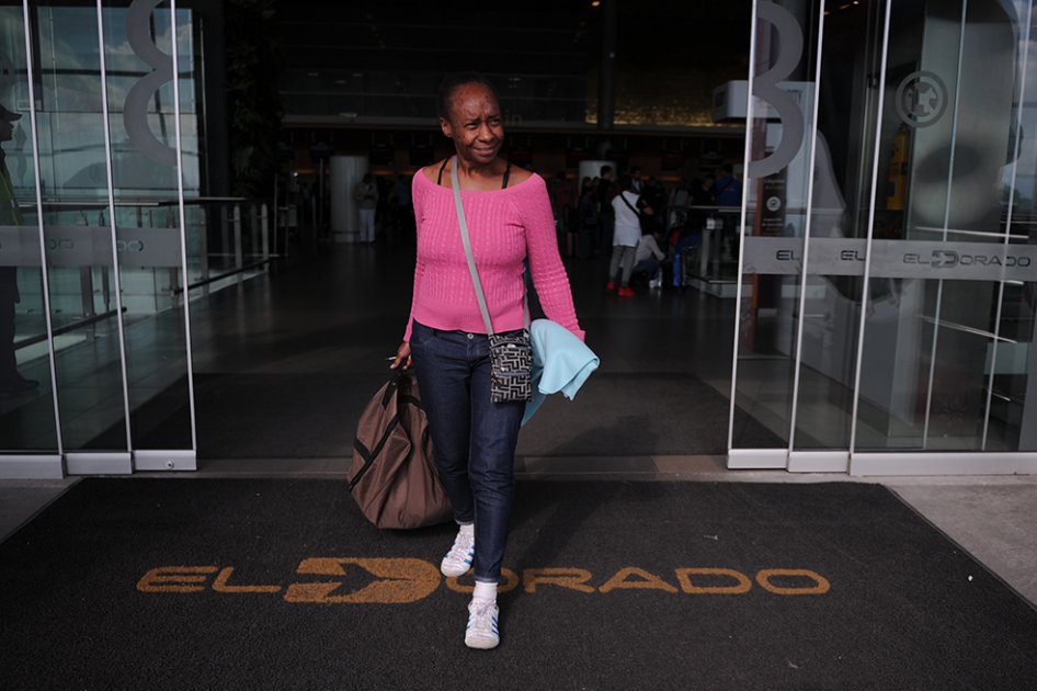 Mujer que lleva tres meses viviendo en el aeropuerto El Dorado será expulsada del país