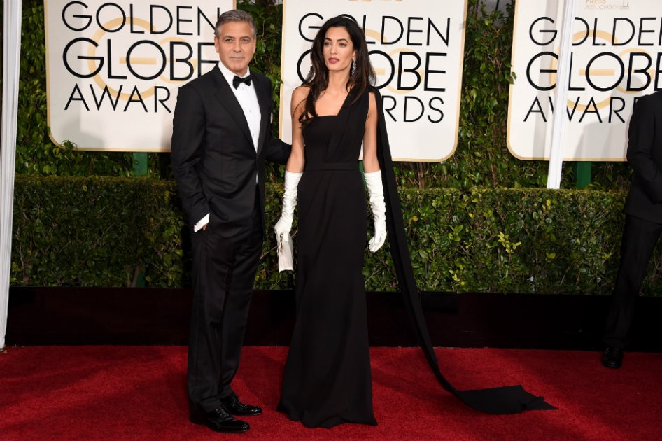 George Clooney, uno de los famosos que lució un artículo (prendedor) como conmemoración a las víctimas de los atentados en París. / AFP