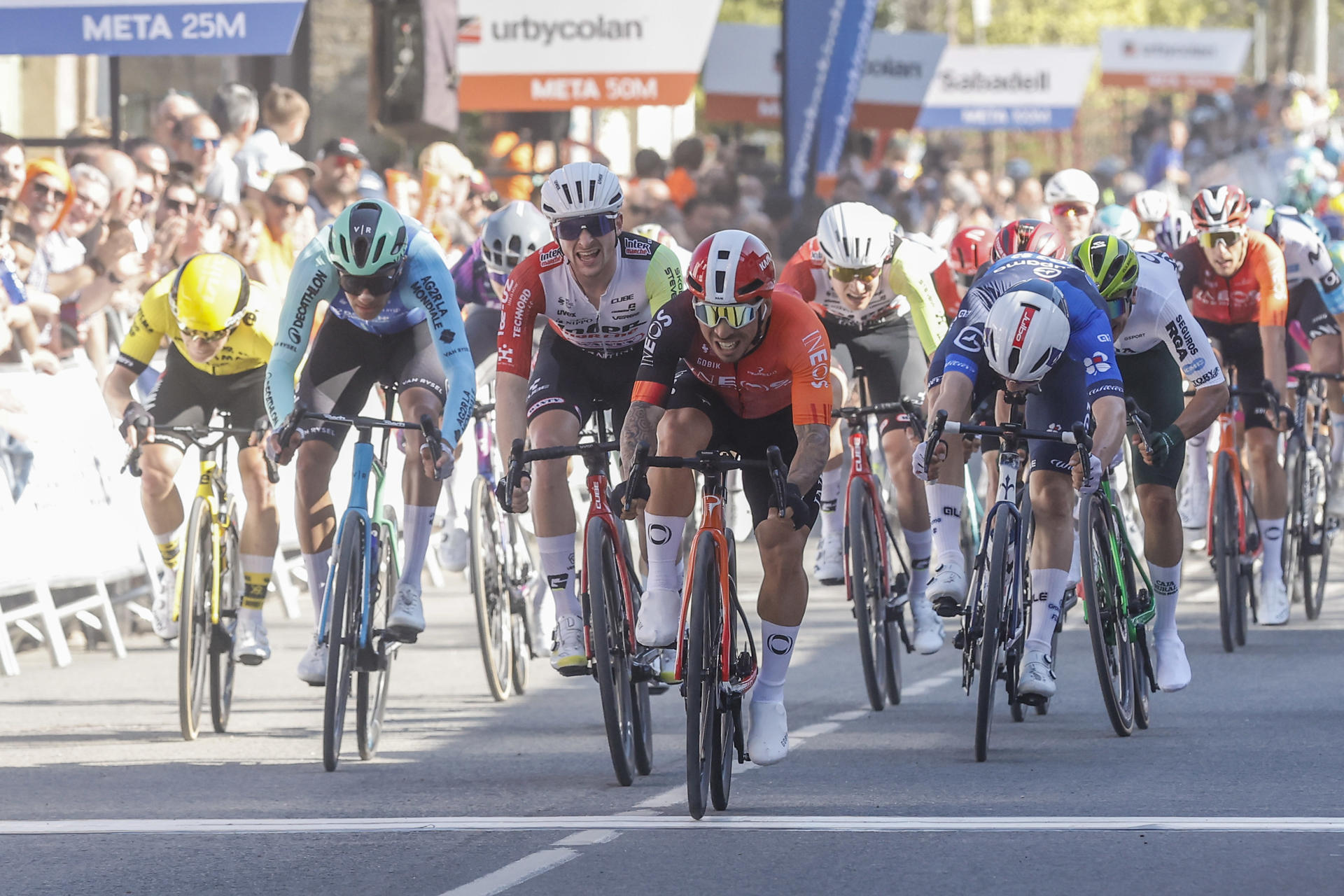 Caleb Ewan ganó la segunda etapa de la Vuelta al País Vasco, ¿y los colombianos?