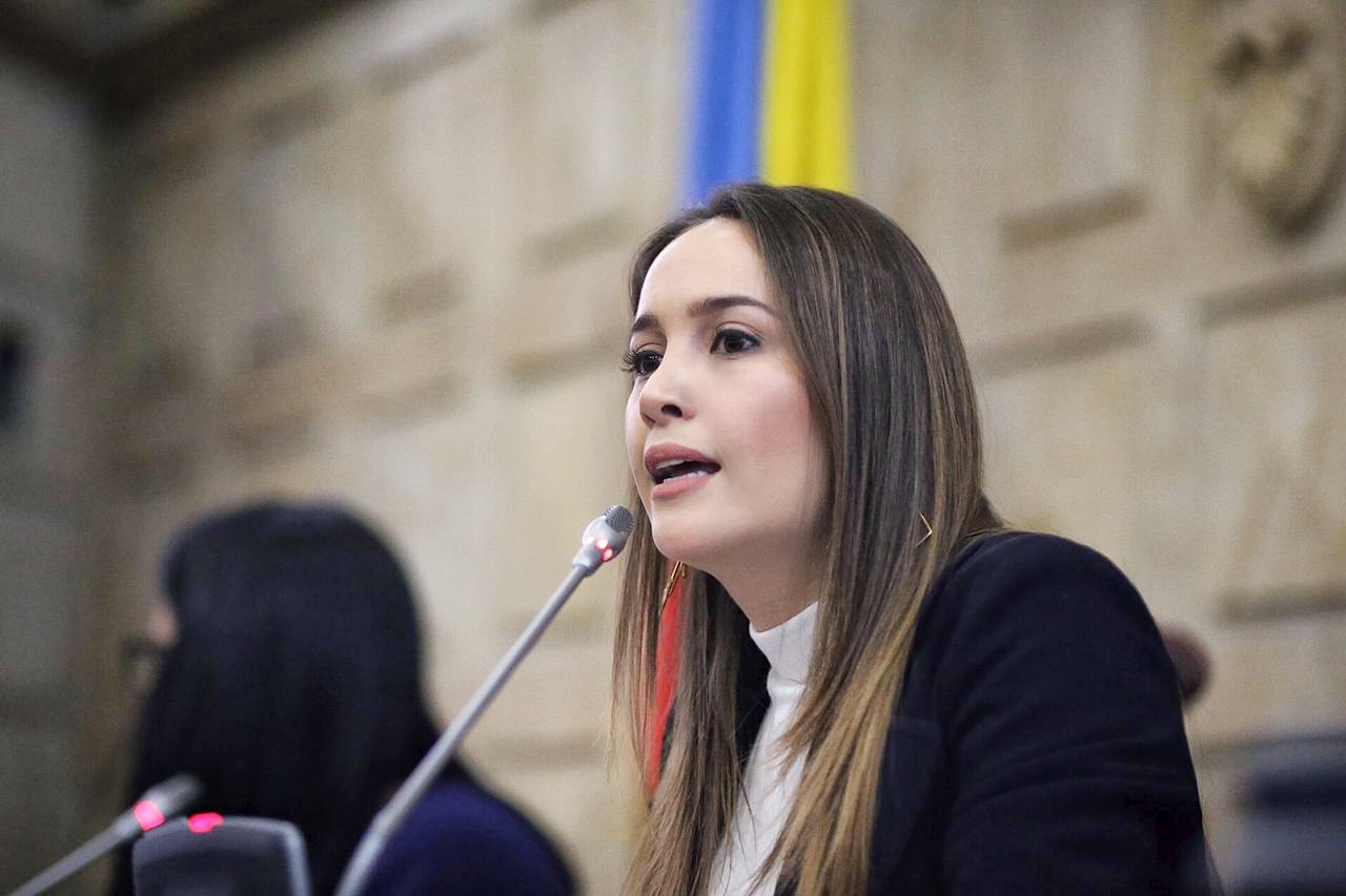 Presidenta de la Comisión de la Mujer citará a dirigentes del fútbol a debate de control