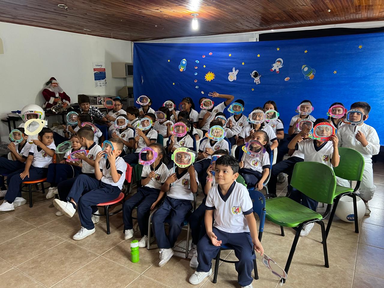 Los científicos que están llevando la astronomía a los colegios más alejados del país