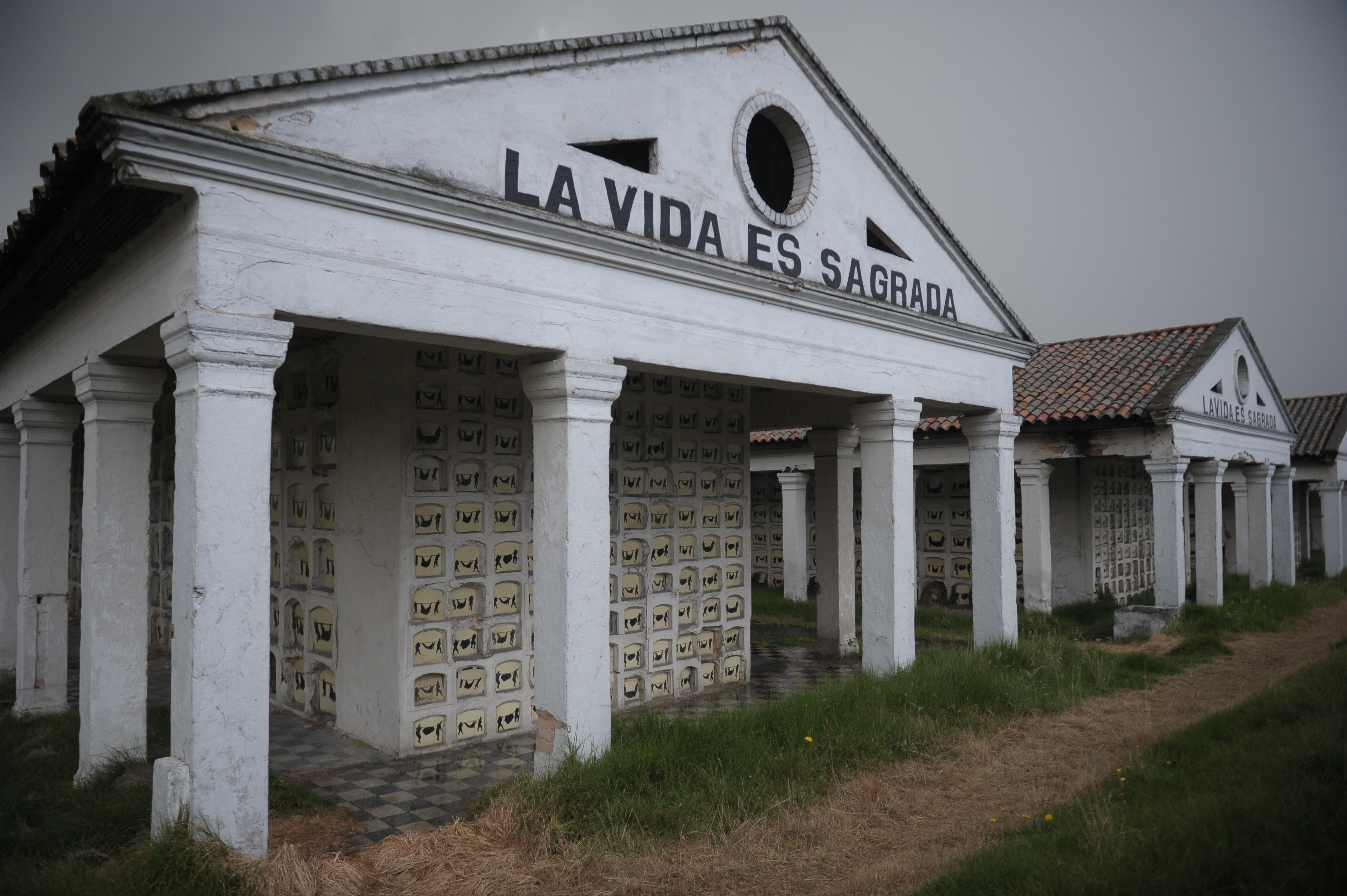 Procuraduría pide proteger columbarios del Cementerio Central