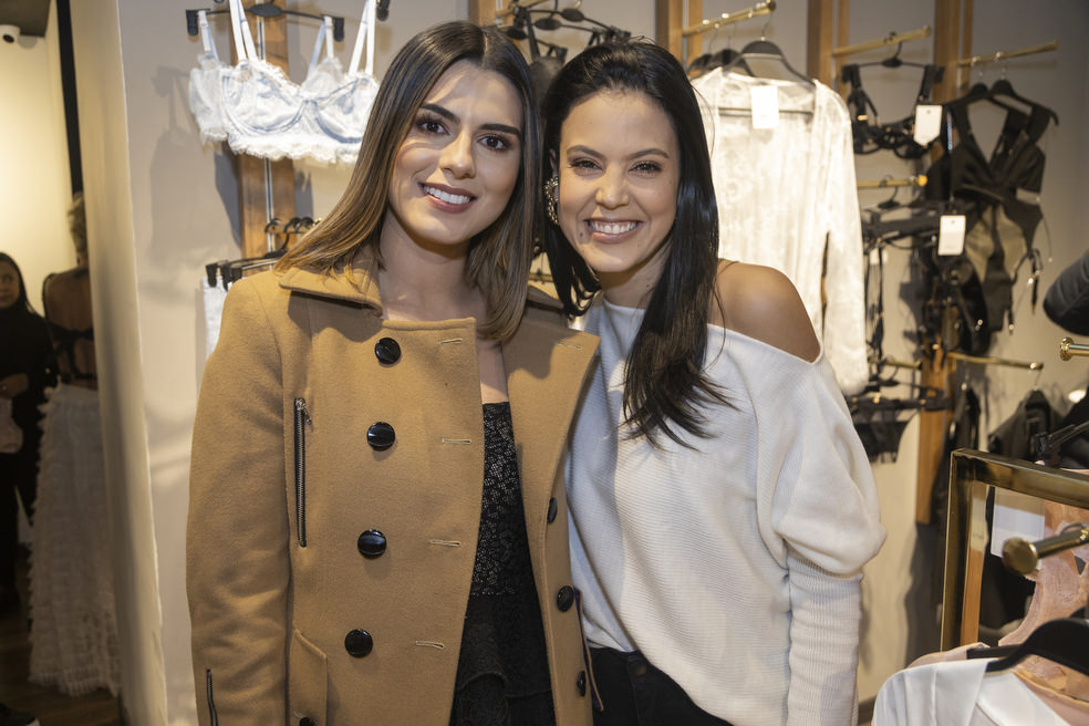 BRUNA SE TOMA POR TERCERA VEZ BOGOTÁ Bruna es una marca de lencería de lujo creada en Colombia desde el 2017 por Carolina Gómez su fundadora y directora creativa con el propósito de empoderar a las mujeres en su día a día a través de la sensualidad y sutileza en sus diseños, que cuidan de cada detalle, basados en tres pilares fundamentales: el lujo; la elegancia y la simplicidad.