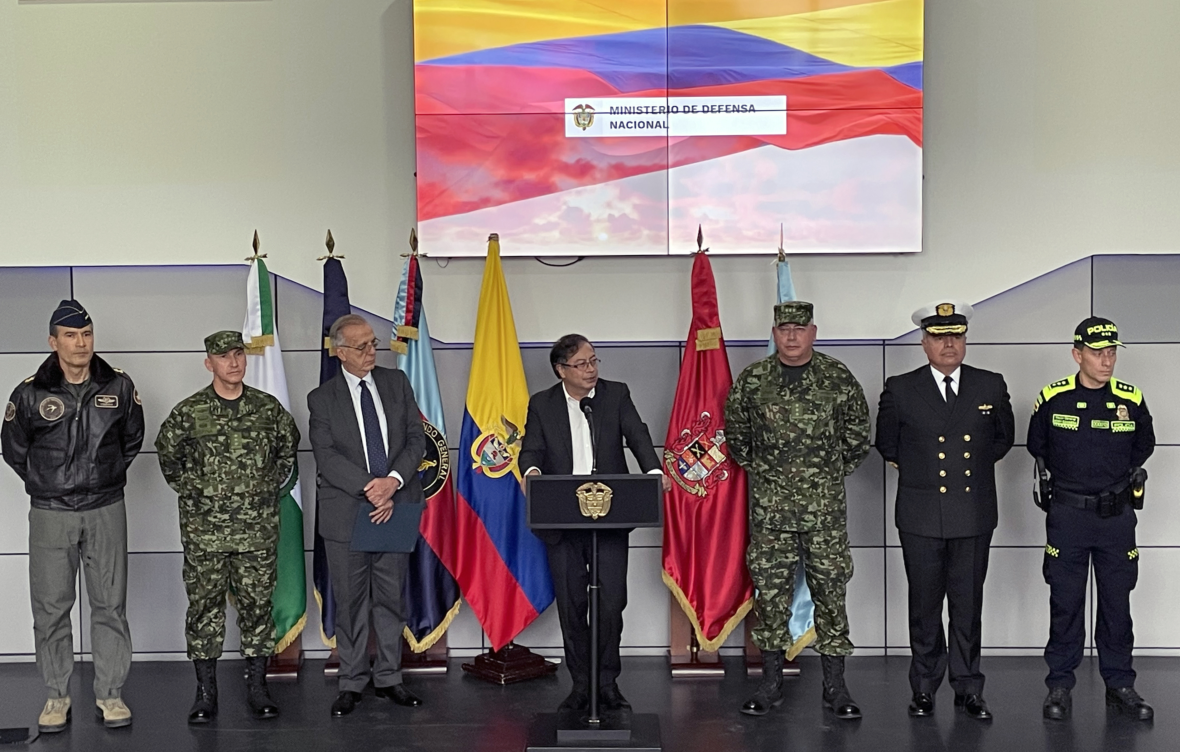 ¿Por qué salen más de 30 generales de la fuerza pública?