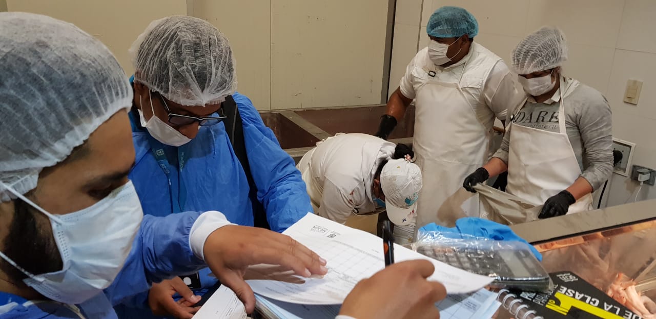 Decomisan 3.251 kilos de pollo y cierran un expendio por infringir normas sanitarias en Bogotá
