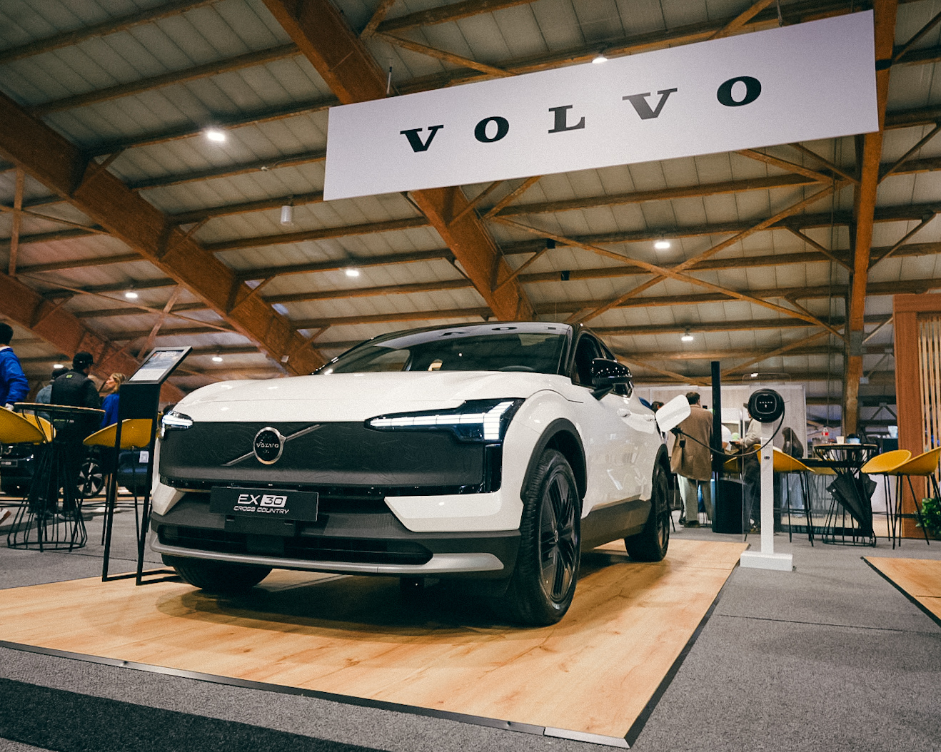 Volvo EX30 Cross Country debuta en Colombia durante el Salón del Automóvil de Bogotá