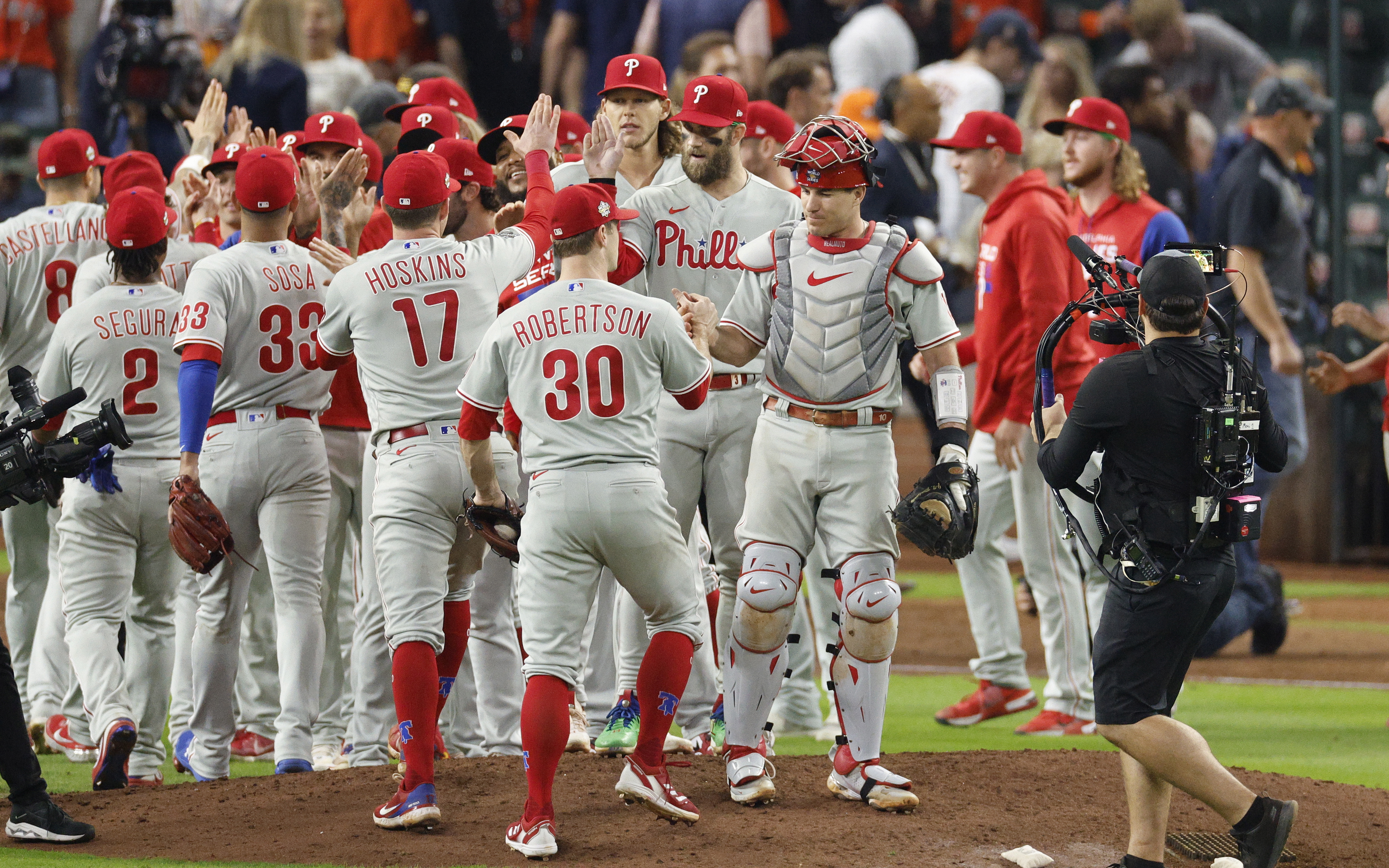 Filis pegan primero en la Serie Mundial contra Astros en la MLB